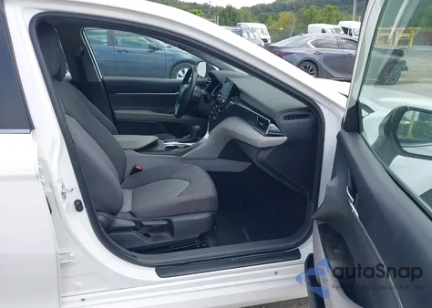 2022 Toyota Camry Le Hybrid z USA, uszkodzony, nr VIN 4T1C31AK6NU596897